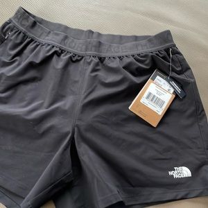 Med North face reg 5 “ wander short black woman’s zip pocket new never worn tags
